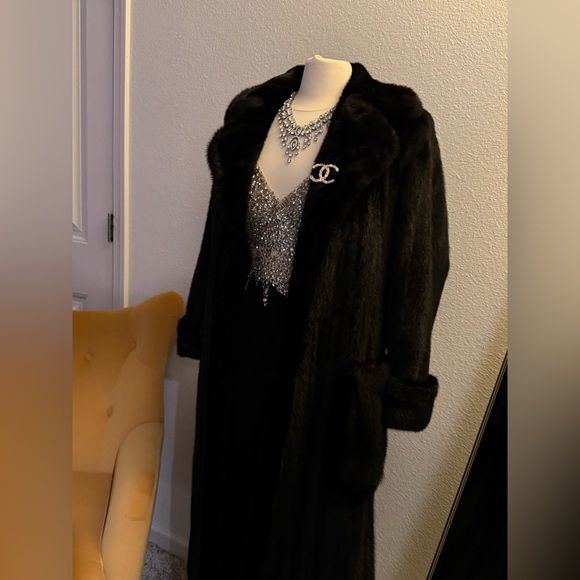 Black diamond black mink real fur size medium/large  in excellent condition - Picture 5 of 7